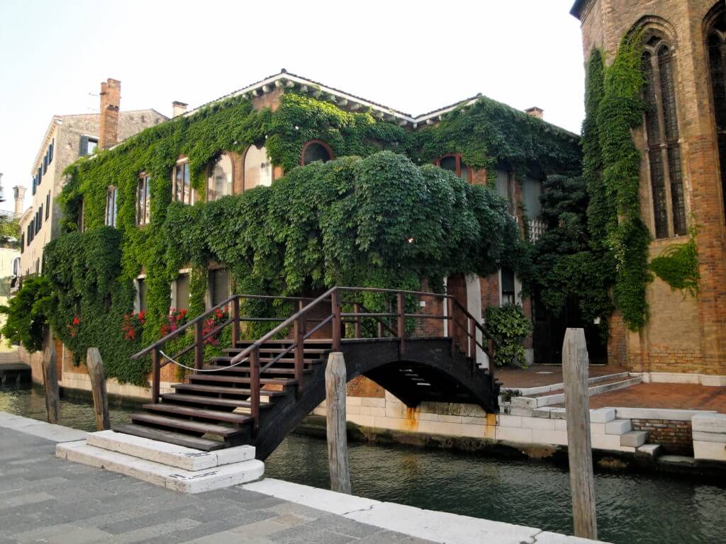 Venice canal. Discover 15 picture perfect reasons to visit Italy. And for more travel tips and wanderlust inspiration follow The Scenic Suitcase on Pinterest!
