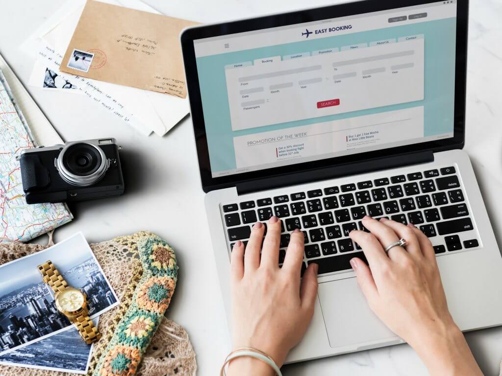 Discover the best sites for travel deals so you can always find the lowest rate. Spend less on flights & hotels so you can spend more on food & souvenirs! For more travel tips and wanderlust inspiration follow The Scenic Suitcase on Pinterest!