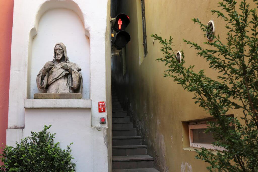 The narrowest street in Prague. Discover 25 picture perfect reasons to visit Prague, Czech Republic. Want even more wanderlust inspiration? Follow The Scenic Suitcase on Pinterest!