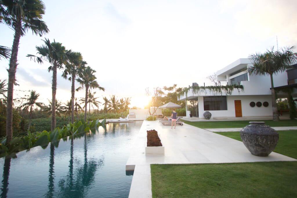 Sunset over the luxury private villa. Find out what it's like to attend The Blonde Abroad blogging retreat in Bali. From detailed coursework, to a beautiful villa, to delicious food and more!