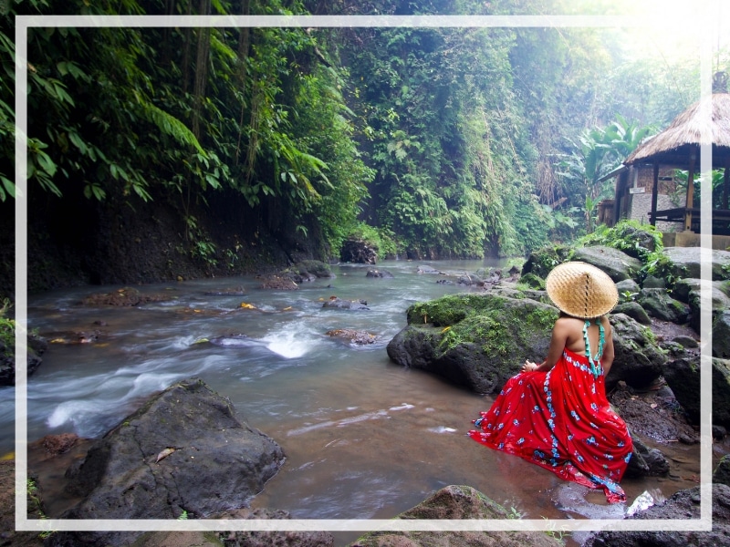 There are so many benefits to traveling beyond beautiful pictures and a sun-kissed tan. Find out 7 astonishing ways travel changes you for the better like little else in life can. And for more travel tips and wanderlust inspiration follow The Scenic Suitcase on Pinterest!