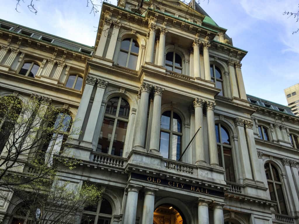 The front facade and columns of the Old City Hall. Discover the picture perfect reasons to visit Boston, Massachusetts. From historic landmarks to local favorites, this is what you shouldn't miss on your trip to Beantown. And for more wanderlust inspiration and travel tips follow The Scenic Suitcase on Pinterest!