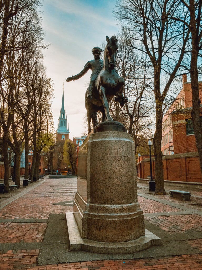 Paul Revere statue pointing towards the Old North Church. Discover the picture perfect reasons to visit Boston, Massachusetts. From historic landmarks to local favorites, this is what you shouldn't miss on your trip to Beantown. And for more wanderlust inspiration and travel tips follow The Scenic Suitcase on Pinterest!