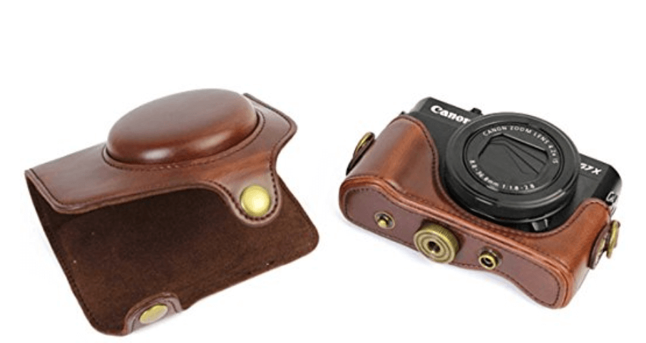 Leather case for Canon G7X Mark II. Find all the essential travel photography gear for any shutterbug with a serious case of wanderlust in this travel photography gift guide. Everything you could possibly need to take your photos to the next level! And for more travel tips follow The Scenic Suitcase on Pinterest!