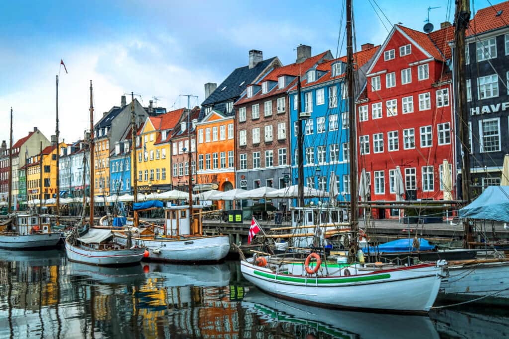 Boats and colorful facades along the Nyhavn Canal. Discover 20 of the most iconic photo locations in the world, with links to a map of where you can find them! And for more wanderlust inspiration and travel tips, follow The Scenic Suitcase on Pinterest!