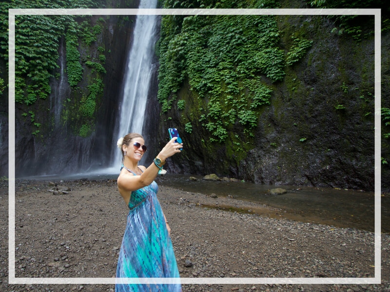 Learn how to take solo travel selfies that don't totally suck. Using these 8 expert tips, your photos will go from mundane to magnificent! And for more travel tips and wanderlust inspiration, follow The Scenic Suitcase on Pinterest!
