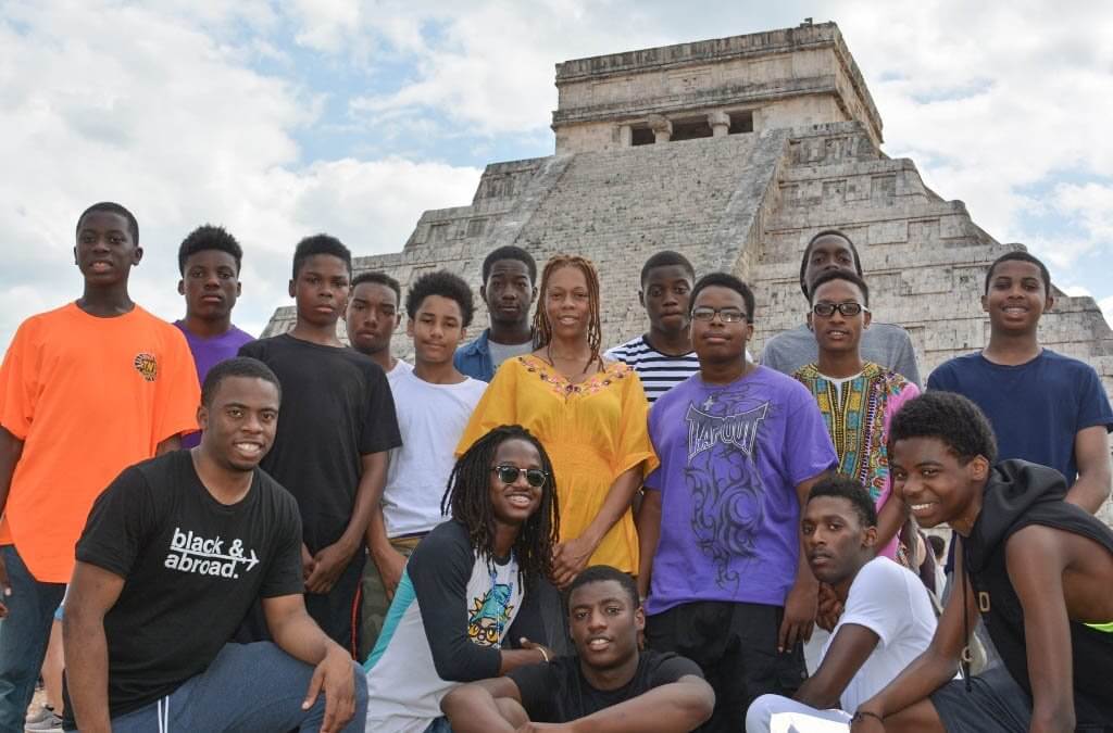Group of FLYTE students in Mexico. Discover everything you need to know about FLYTE - the Foundation for Learning and Youth Travel Education. Learn how you can help underserved students today!