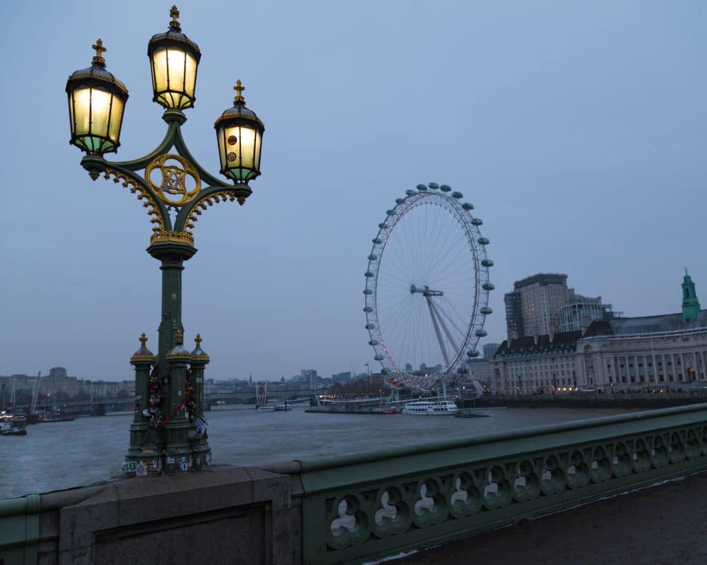 A street lamp along a bridge with the London Eye in the background. See the most picture perfect moments of 2018. From London to Cape Town to Las Vegas and more, see what you can't miss in these incredible destinations! And for more travel tips and wanderlust inspiration, follow The Scenic Suitcase on Pinterest!