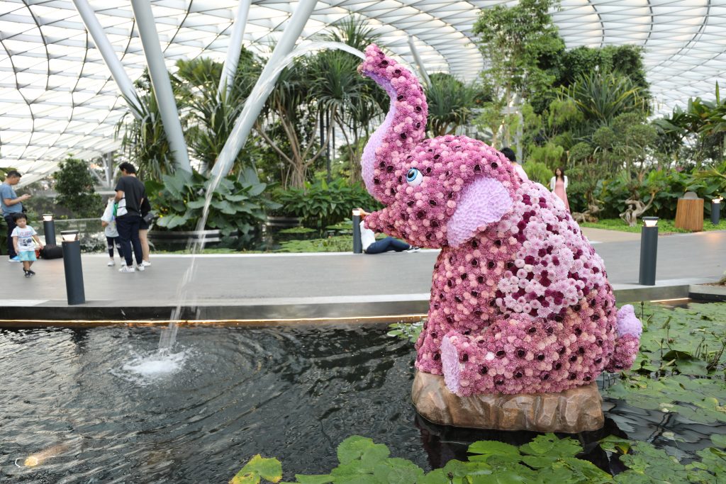A pink floral elephant fountain. One of the many reasons to visit Singapore. #changi #changiairport #changijewel