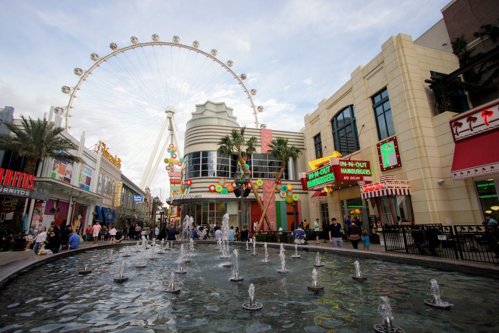 The High Roller ferris wheel in Vegas. Riding on a giant ferris wheel is a fun bucket list experience. #bucketlistexperience