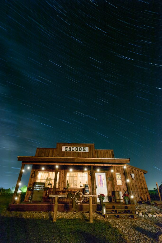 A saloon with tons of stars above it at Maison Tetonia.