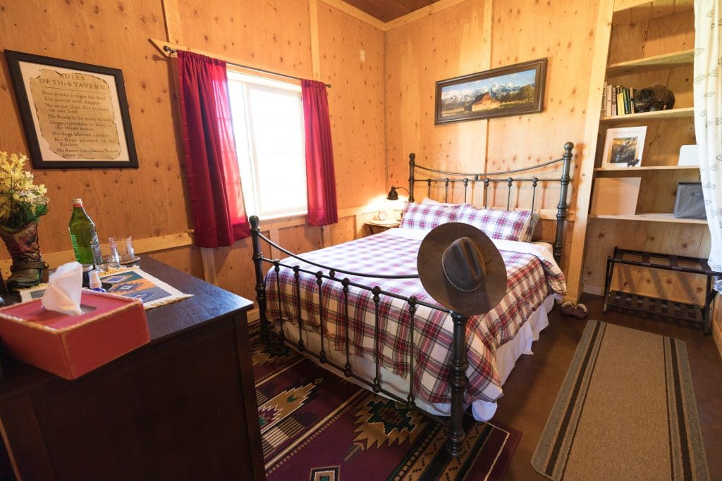 A bedroom with western decor at Maison Tetonia.