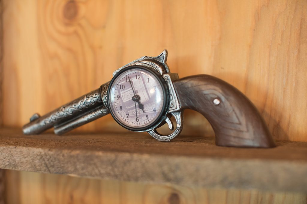 A gun clock at Maison Tetonia.