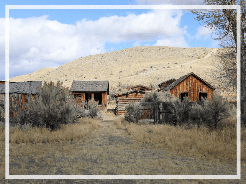 Discover the fascinating history of the ghost town in Bannack Montana. Stories of gun fights, robberies, love, loss, and more! #bannack #bannackmontana #ghosttown