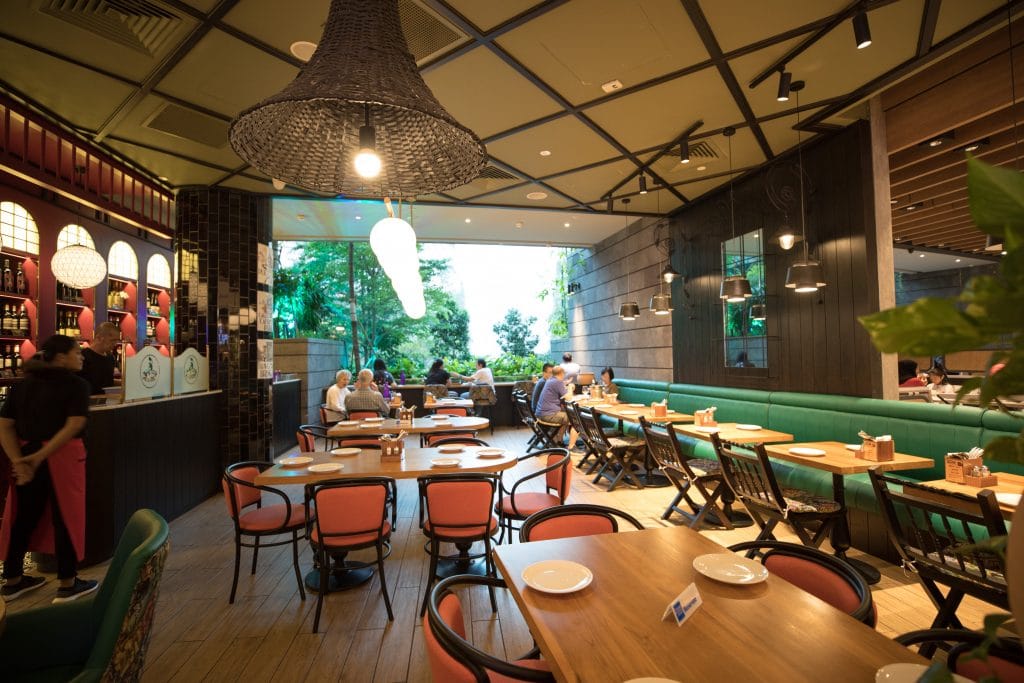 A restaurant inside the Changi Airport in Singapore. #changiairport #singaporeairport