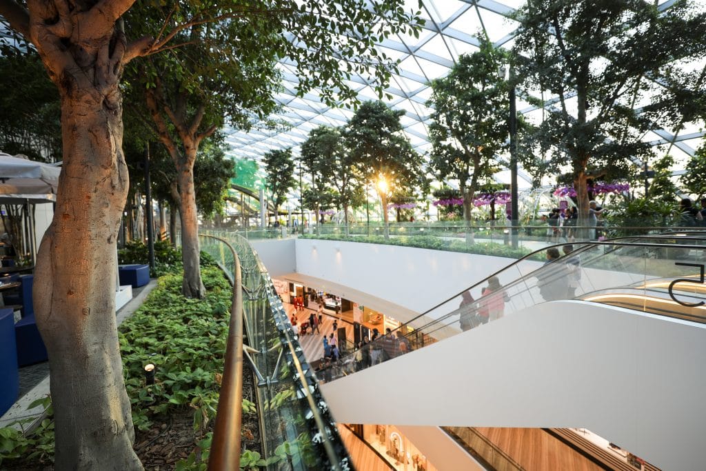 A floral walkway at the Changi Airport in Singapore. #changiairport